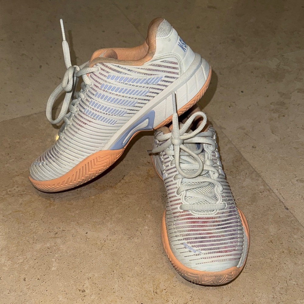 K-Swiss youth size 3 tennis sneaker